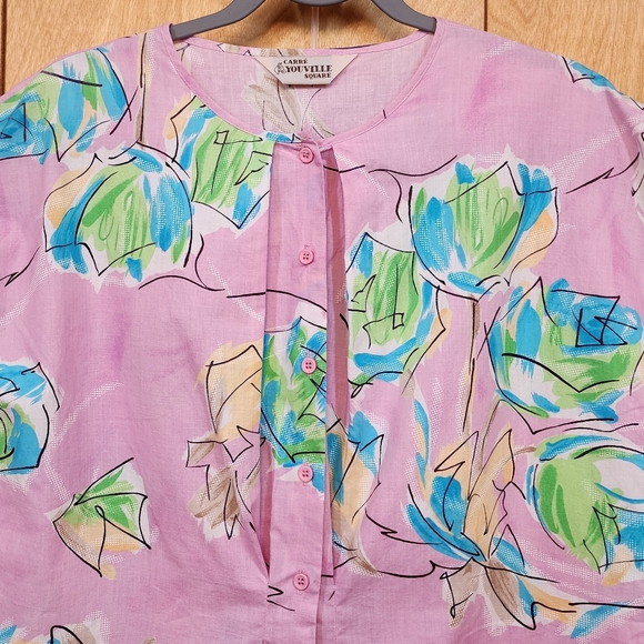Carre Youville square retro shirt - Picture 3 of 6